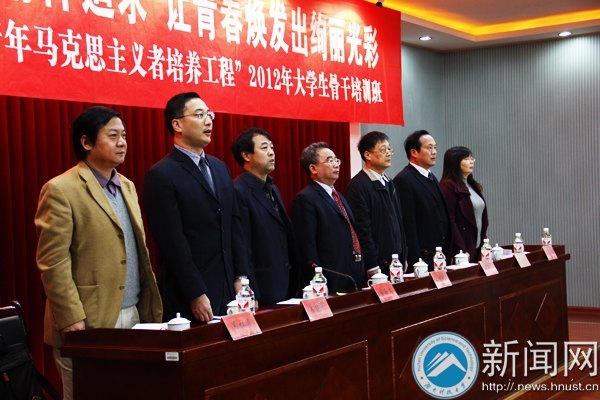 ���ϿƼ���ѧ����������˼��������ѵ���̡�2012���ѧ���Ǹ���ѵ�࿪��