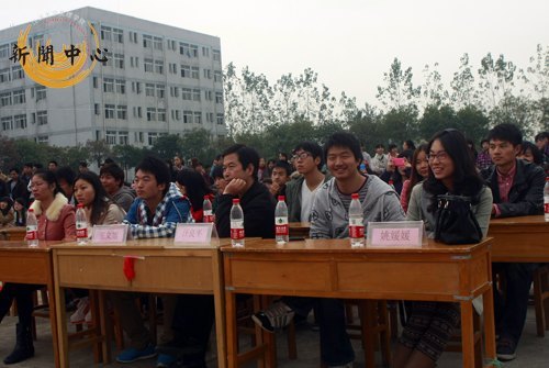 ����ͼ������ѧ��Ӣ��ڿ�Ļʽ