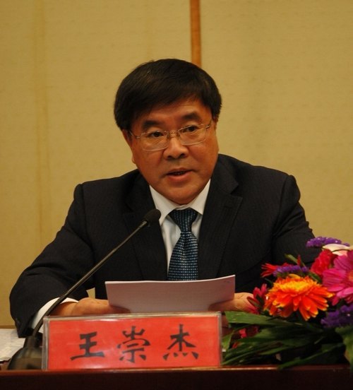 ɽ��������ѧ���߽�һ�ν�ְ����������߹����Ա�������ʤ���ٿ�