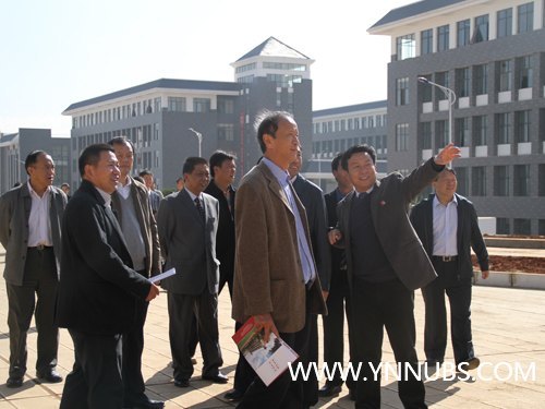 云南省委常委、高校工委书记李培一行到云南师范大学商学院杨林校区调研