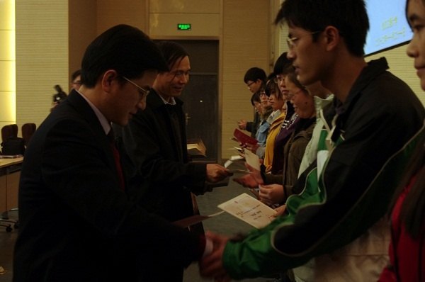 学校举办“喻友旺”助学金、“好心人”助学金颁奖仪式