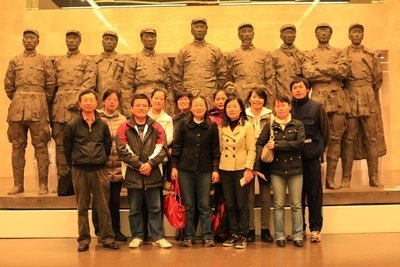 电信学院党总支组织教工党员参观中华艺术宫