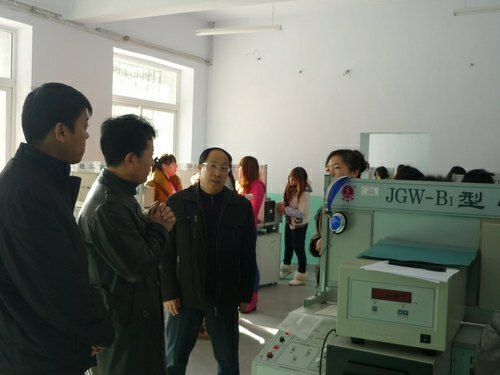 副校长刘惠洲深入教育科学学院检查实验教学工作