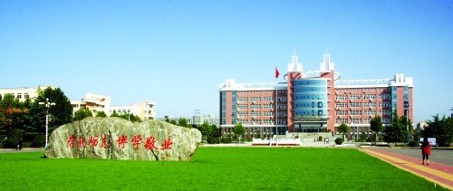 【河南日报】七十年薪火相传育桃李 一十载与时俱进著华章