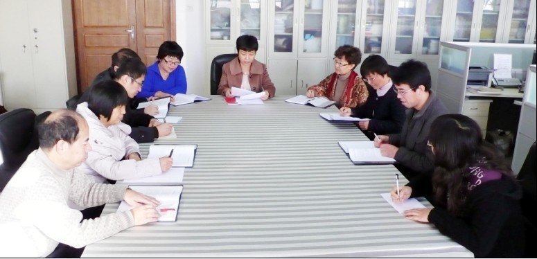 各学院各部门迅速掀起学习贯彻党的十八大热潮