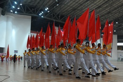 �������μӱ����׽칫����������Ա�˶��ῪĻʽ