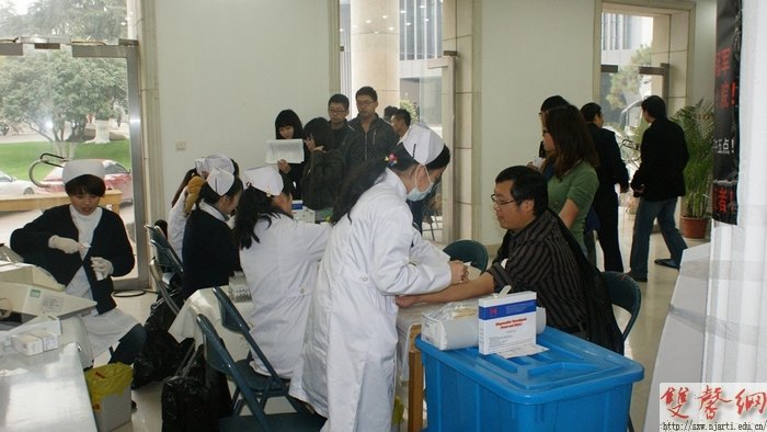 �Ͼ�����ѧԺ��500��ʦ���μ�2012���޳���Ѫ�