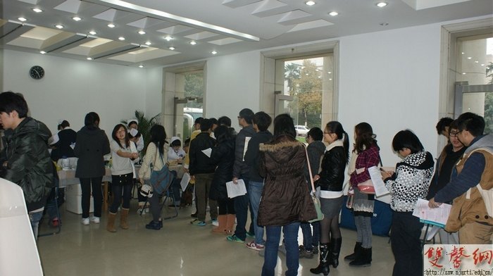 �Ͼ�����ѧԺ��500��ʦ���μ�2012���޳���Ѫ�