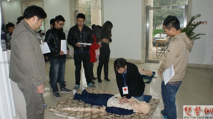 �Ͼ�����ѧԺ��500��ʦ���μ�2012���޳���Ѫ�