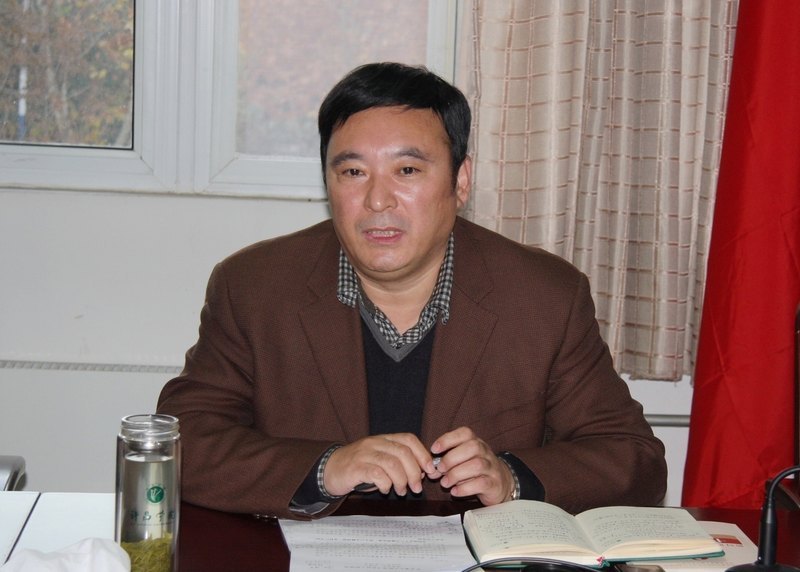 许昌学院召开党委中心组(扩大)会议集中学习十八大精神