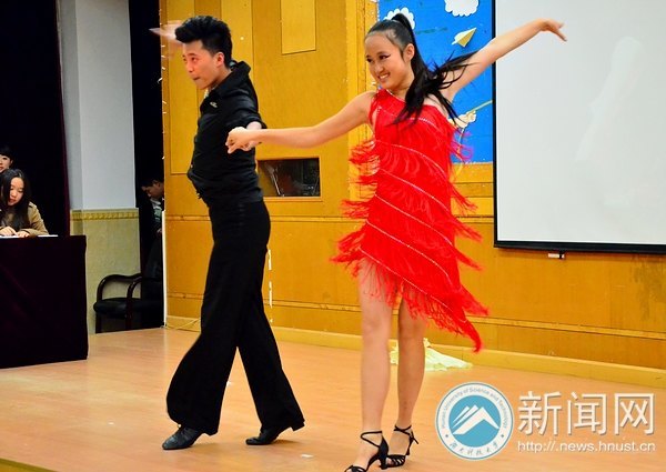 广播电视台第十届大学生记者站成立大会暨广播电视传媒协会第一届成立大会举行