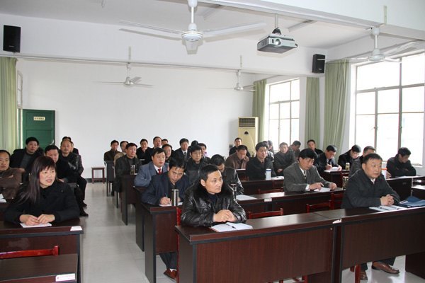 加强教育系统反腐倡廉建设——校领导为市第十四期校长培训班作专题讲座