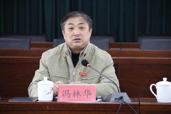 校党委中心组专题学习十八大精神