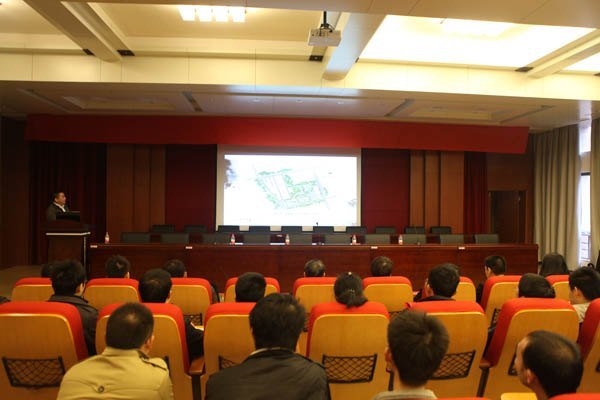 深圳市永丰源实业有限公司董事长刘权辉来景德镇陶瓷学院讲学