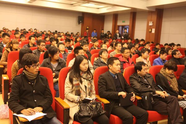 深圳市永丰源实业有限公司董事长刘权辉来景德镇陶瓷学院讲学