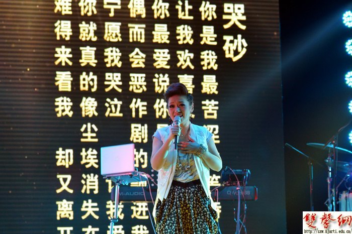 张丹丹“丹·独为你唱”演唱会 唱出“年轻味儿”