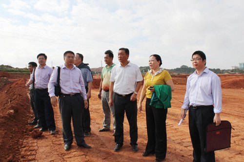 刘力书记、邓艳葵副院长率队到五合新校区现场办公