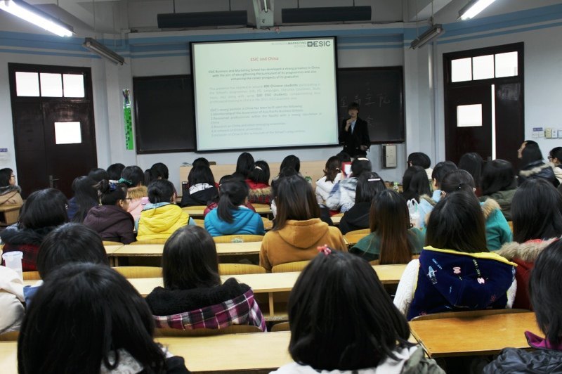 �۽���Ժ�������������ѧԺ���ʽ�����Maria Altamira Ůʿ