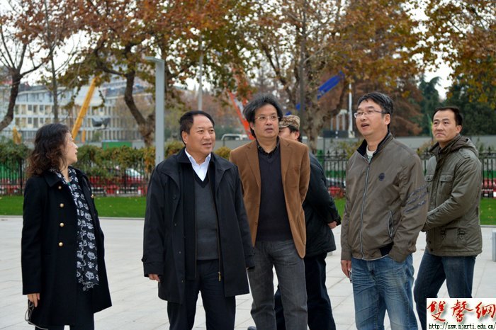 校领导检查校庆前校园环境整治工作