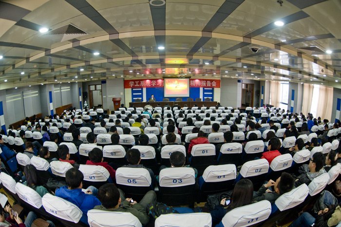 学工系统认真学习贯彻党的十八大精神