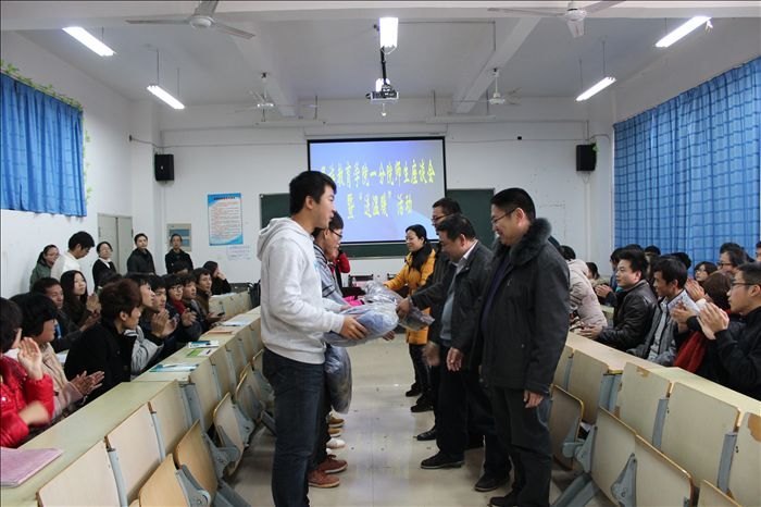 民族教育学院一分院召开师生座谈会暨“送温暖”活动