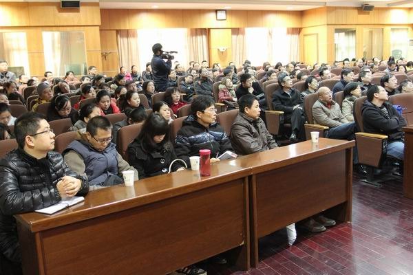 学校举行2012年度师德论坛