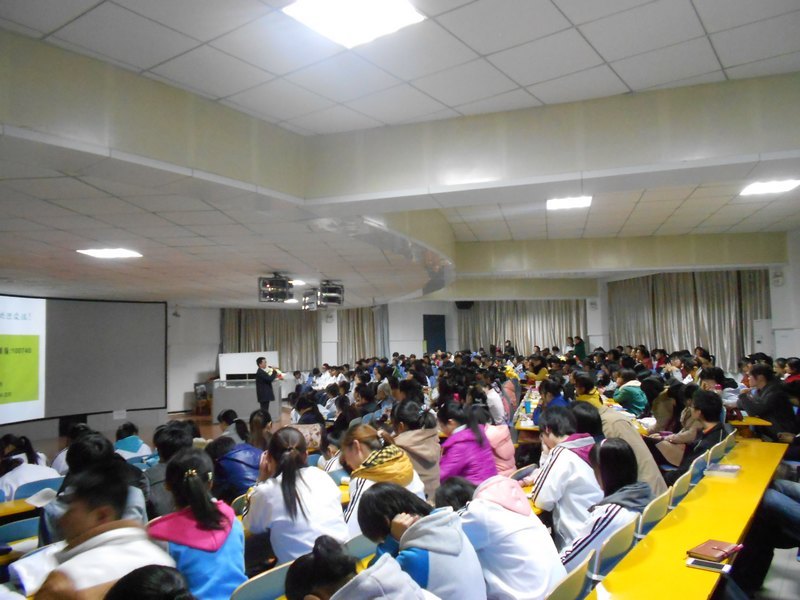 ξּල˾˾ͻѧԺ̸ɽεĹǰ