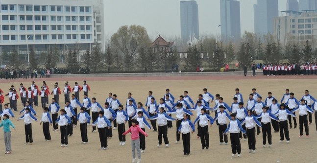烟台大学文经学院举行新生广播体操比赛