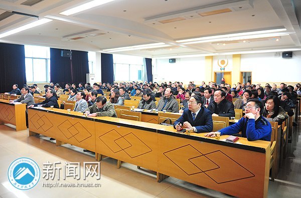 �й�����ѧ��᳤�ӱ���Ӧ����У����������