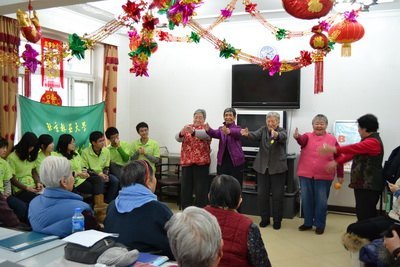 生物学院学生会敬老活动传递冬日温暖