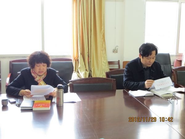 马克思主义学院党委中心组召开党的十八大精神专题学习会