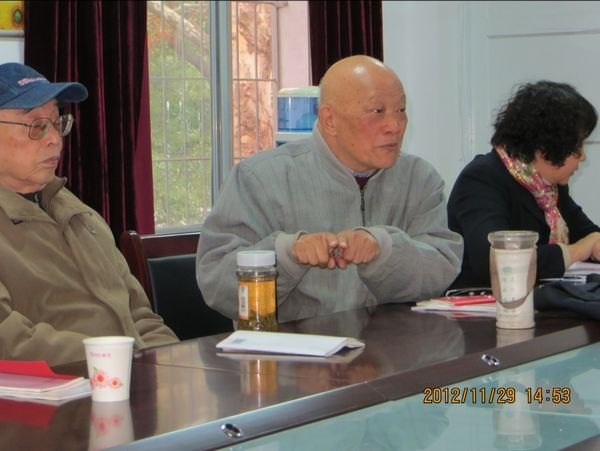 马院研究生新生党员与离退休老党员召开特色组织生活会