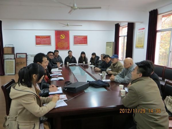 马院研究生新生党员与离退休老党员召开特色组织生活会