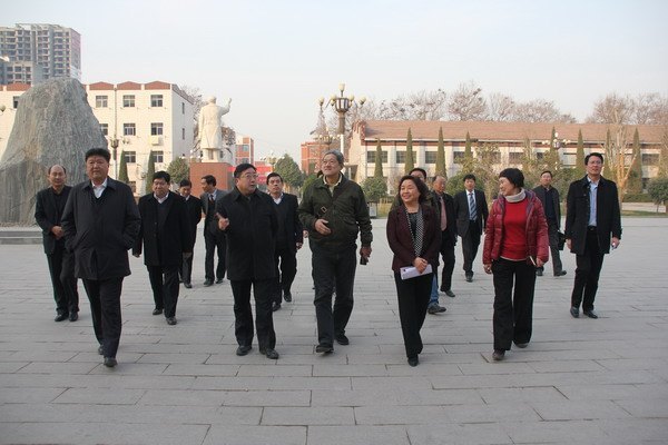 林炎志为郑州职业技术学院师生作学习宣传党的十八大精神报告