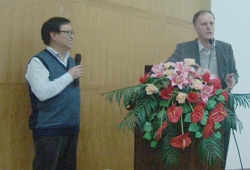 数学学院面向学生举办学术讲座 由中西学者联袂主讲