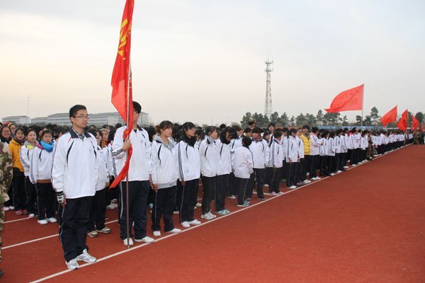 纸上得来终觉浅 绝知此事要躬行——皖西学院新生求生应急演练成功举行