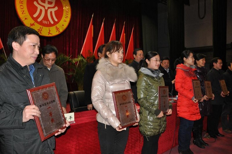 �б���ѧ2012���ѧ�������鿪Ļ