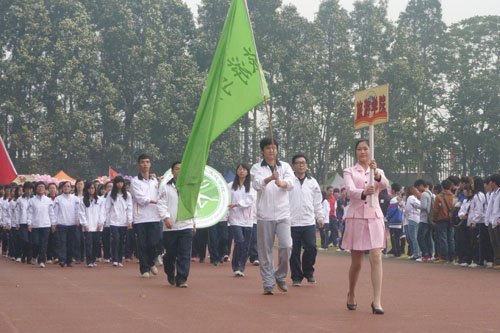 校运会拉开帷幕 开幕式井然有序精彩纷呈