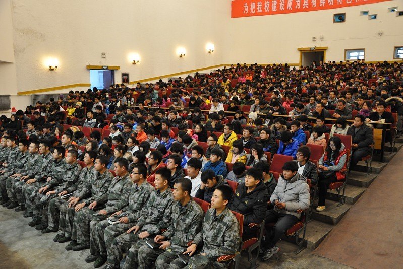 党委副书记张惠选为学生骨干作党的十八大精神专题辅导报告