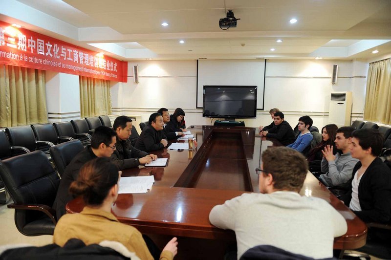 9名法国南锡经济管理学校学生顺利结业