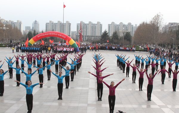 潍坊学院素质拓展月开幕式暨广播体操比赛决赛举行