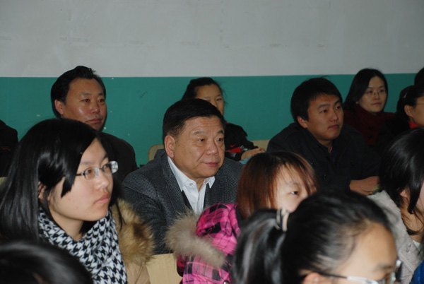 辛丕宏到外国语学院听课