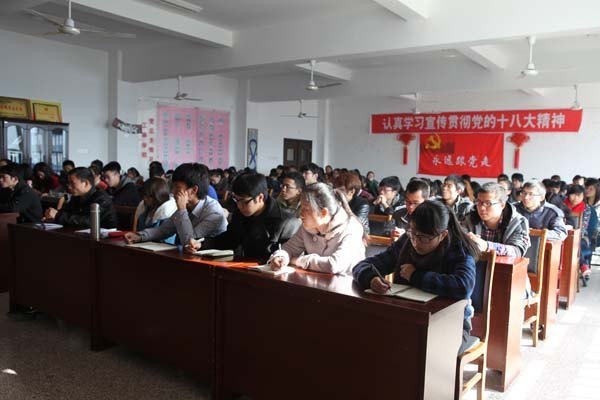 工商学院2010级会计专业举行十八大精神宣讲会