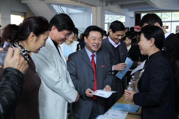 ����ѧԺ�ٰ�2013���ҵ��У԰��Ƹ��