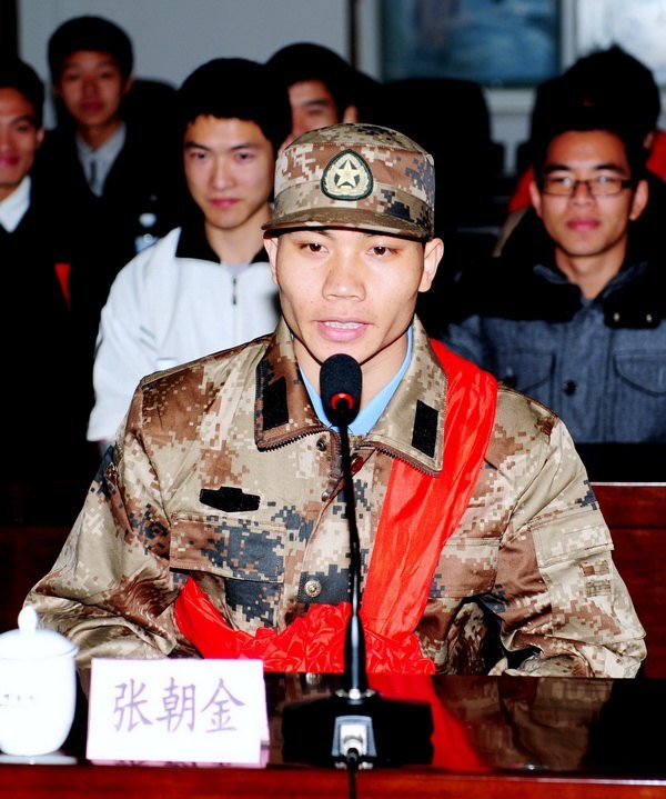 三明学院召开2012年欢送新兵入伍座谈会