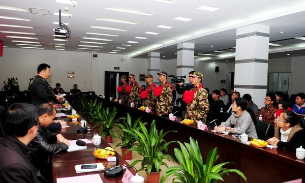 三明学院召开2012年欢送新兵入伍座谈会