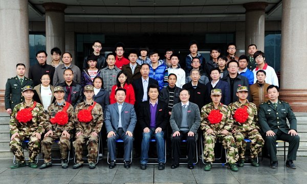 三明学院召开2012年欢送新兵入伍座谈会