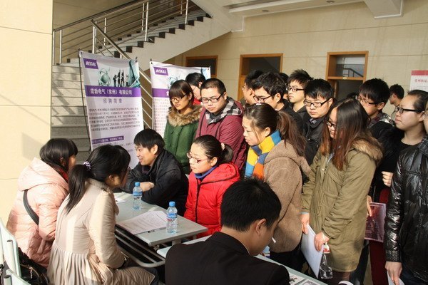 ���ݹ�ѧԺ�볣��̨����ҵ���ϻ����Ͼٰ��ҵ����Ƹ�