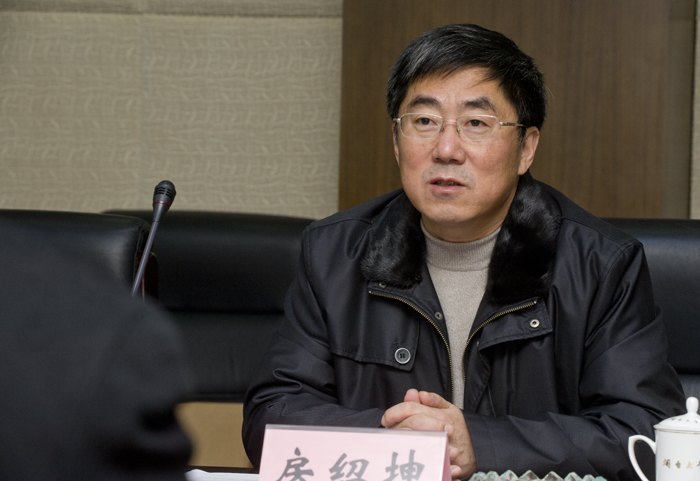 省教育厅专家来烟台大学检查评估军事理论课教学工作