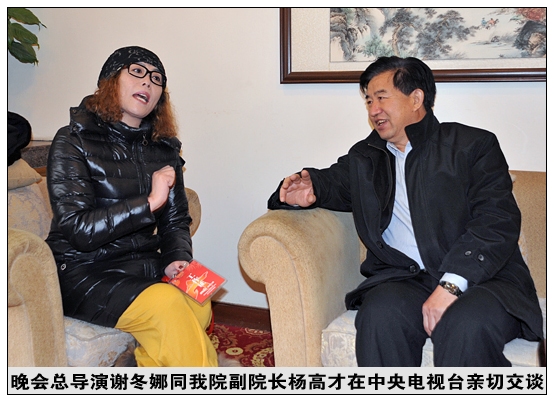 晋中学院学生登上央视军事频道新年晚会为名角伴舞